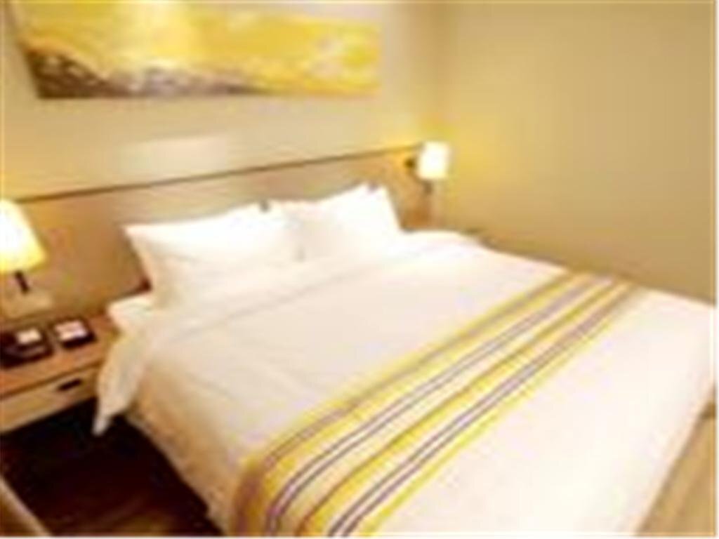 Цзинань: Home Inn Jinan Jingshi Weiqi Road Hexie Square