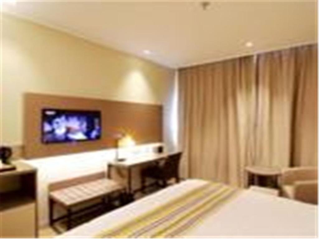 Цзинань: Home Inn (Jinan Railway Station Subway Station Mingquan Plaza store)