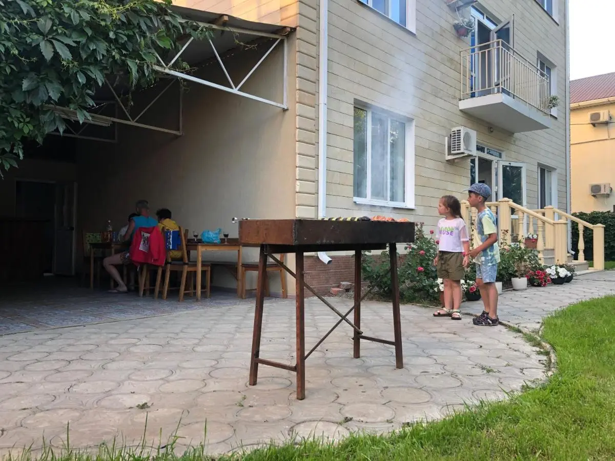 Витязево: Гостевой Дом Понтийская 16