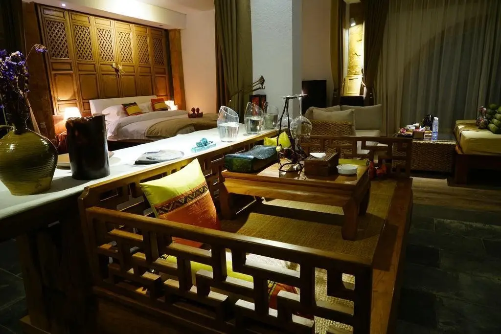 Дали: Shiyue Holiday Hotel