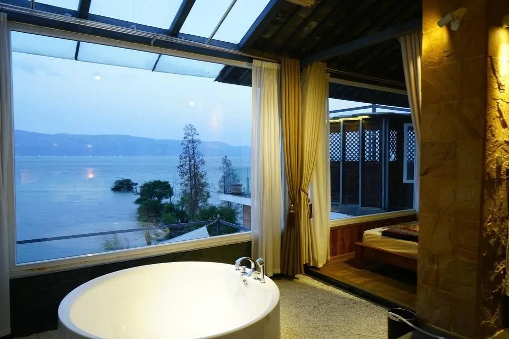 Дали: Shiyue Holiday Hotel
