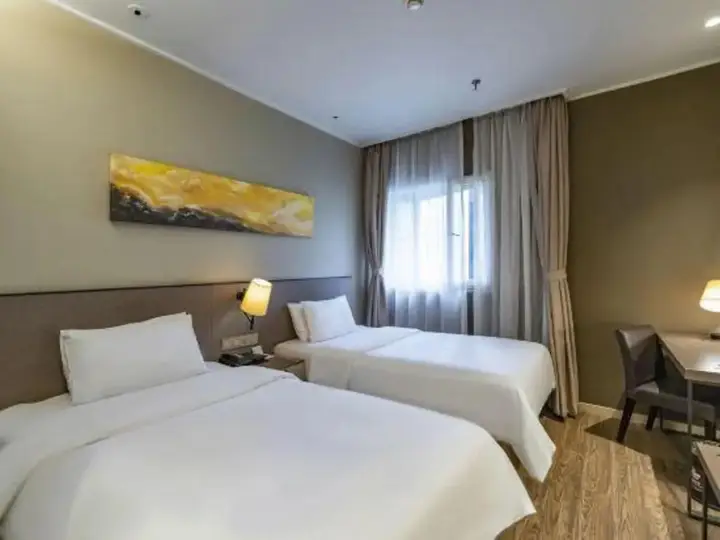 Шанхай: Home Inn Plus Shanghai Chifeng Road Metro Station