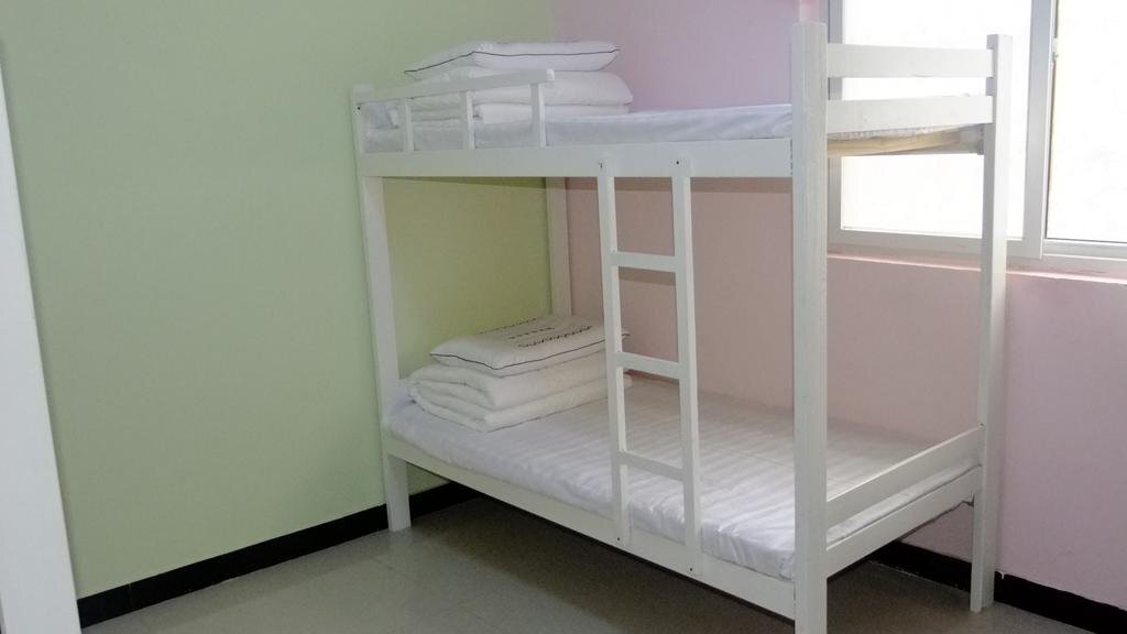 Кайфын: Alley Youth Hostel
