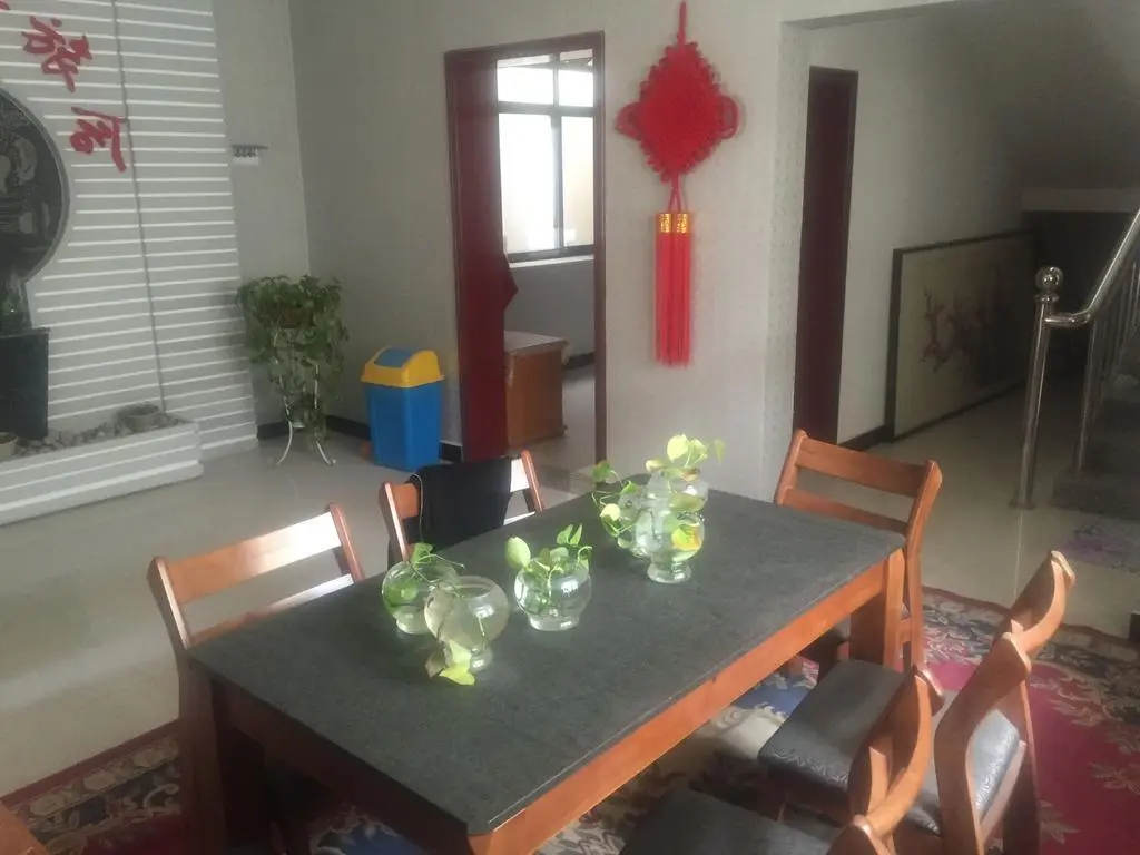 Цзюцюань: Yihai Youth Hostel Dunhuang