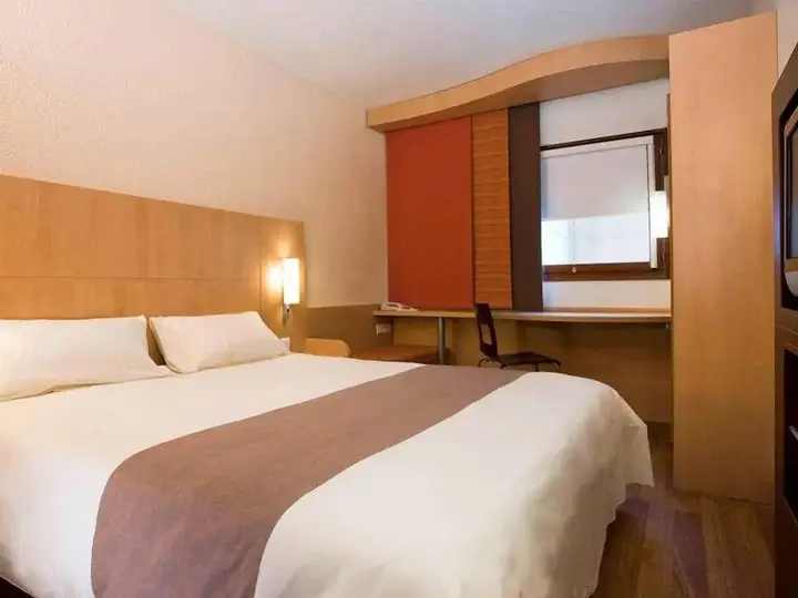 Чэнду: ibis Chengdu Wenjiang Center