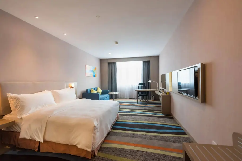 Гуанчжоу: Guangzhou Baiyun Airport Rejoice by Argyle Hotel Rehe Metro Exit B