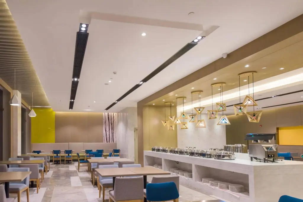 Гуанчжоу: Guangzhou Baiyun Airport Rejoice by Argyle Hotel Rehe Metro Exit B