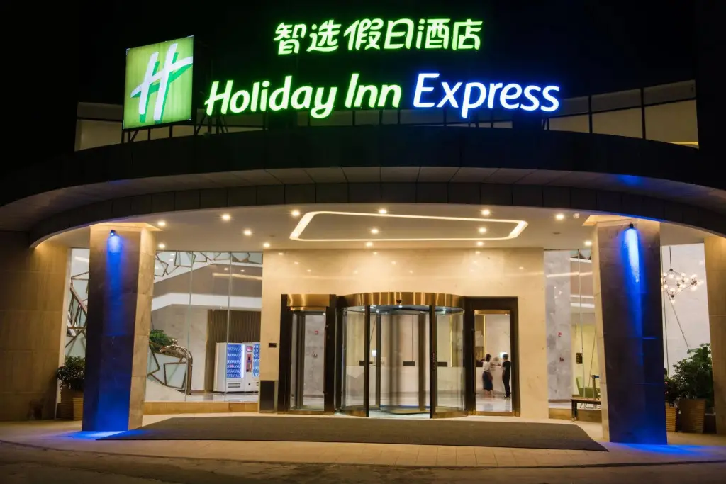 Гуанчжоу: Guangzhou Baiyun Airport Rejoice by Argyle Hotel Rehe Metro Exit B