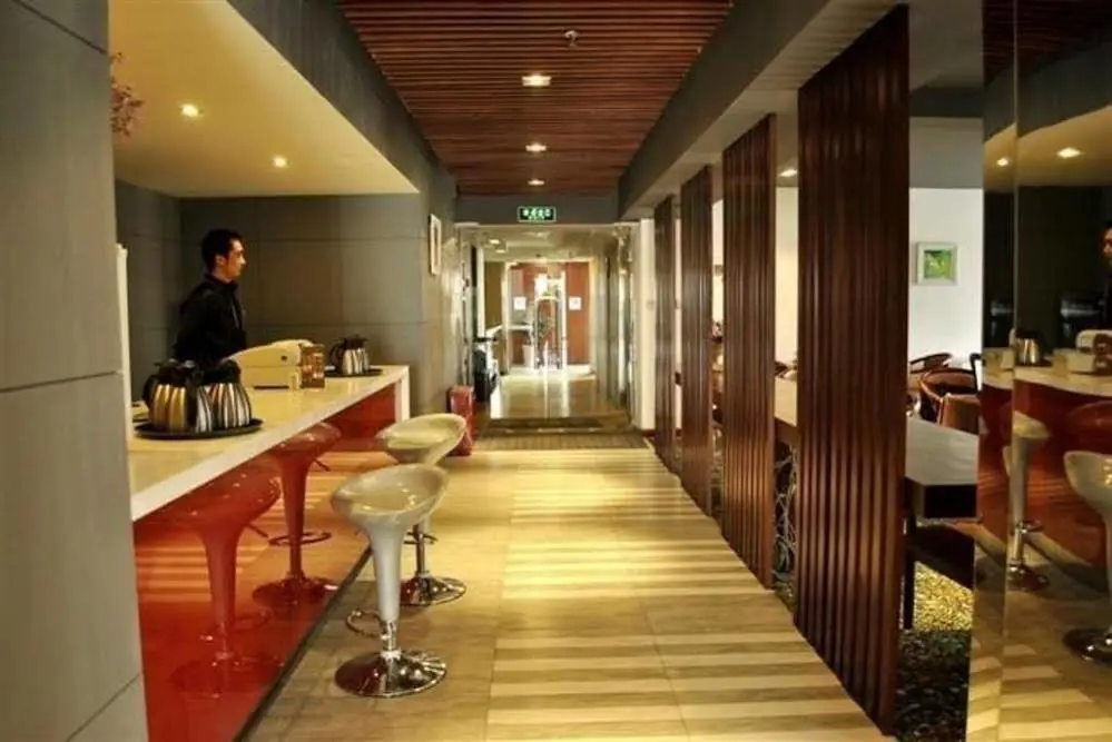 Чэнду: Orange Hotel (Chengdu Huanhuaxi)