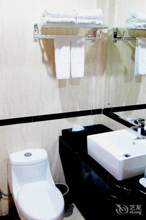 Шэньчжэнь: Shenzhen Tongle Business Hotel