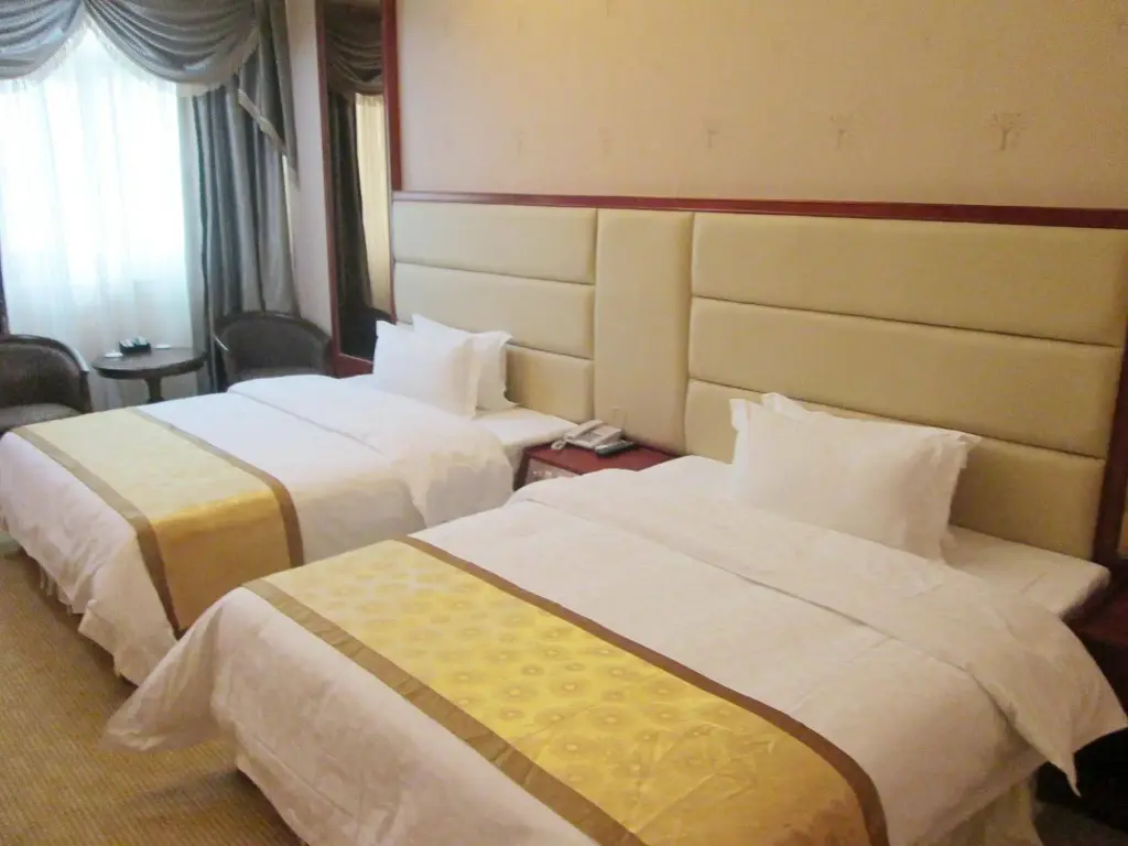 Шэньчжэнь: Shenzhen Tongle Business Hotel