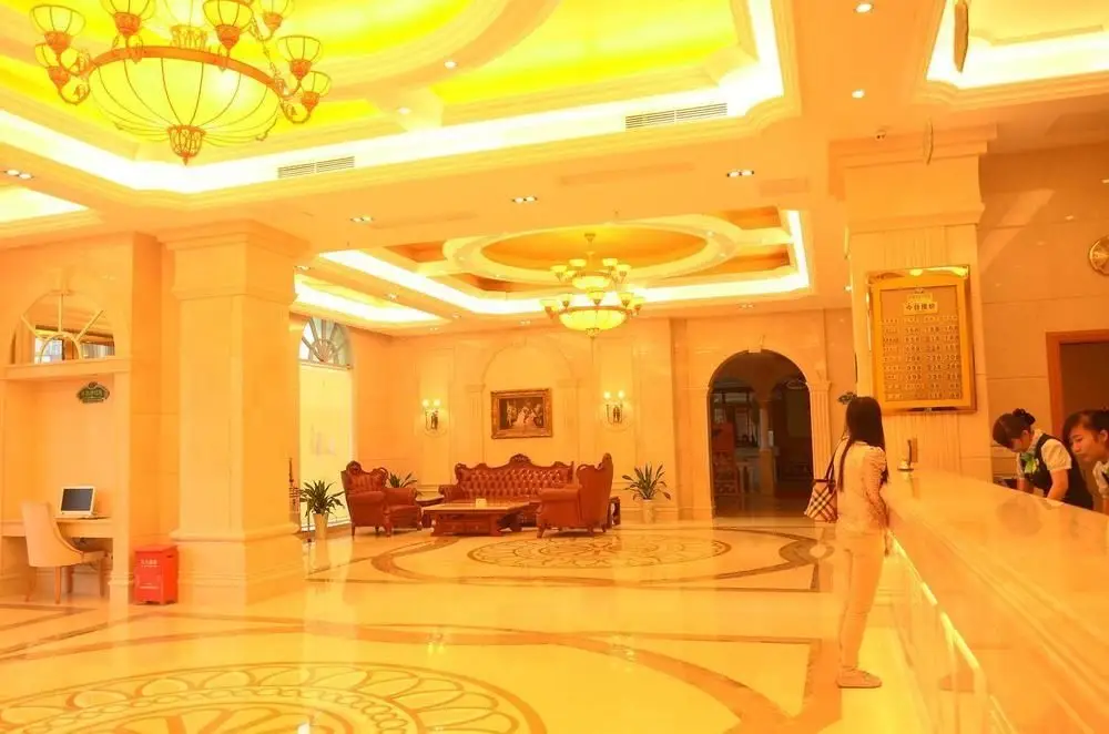 Шэньчжэнь: Vienna Hotel (Shenzhen Henggang & Tangkeng Metro Station)