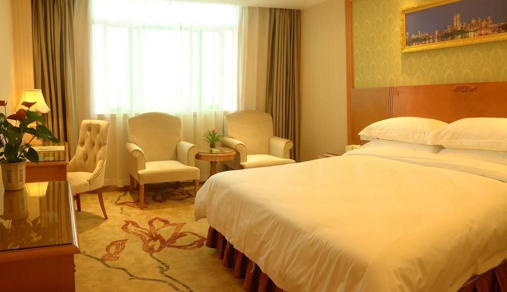 Шэньчжэнь: Vienna Hotel (Shenzhen Henggang & Tangkeng Metro Station)