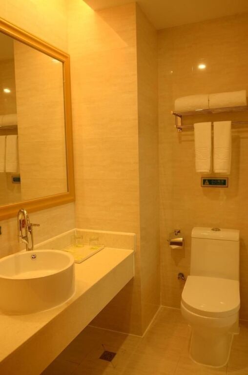 Шэньчжэнь: Vienna Hotel (Shenzhen Henggang & Tangkeng Metro Station)