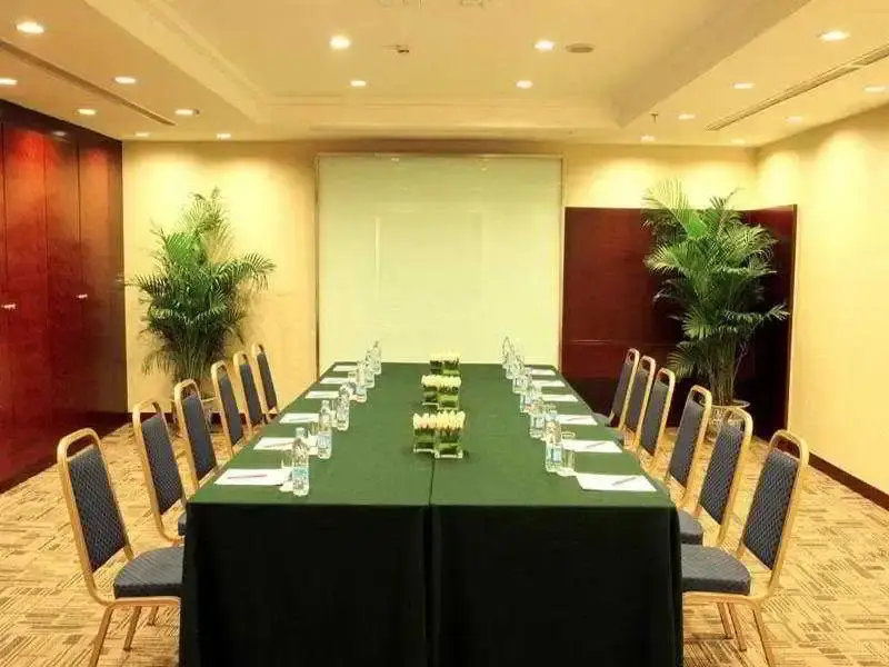 Пекин: Days Inn Business Place