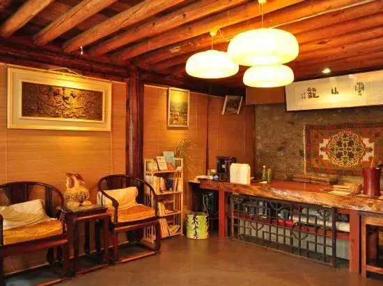Дали: Yunconglong Inn