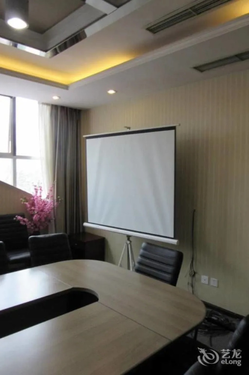 Циндао: Qingdao Tianwei Huaqing Hotel