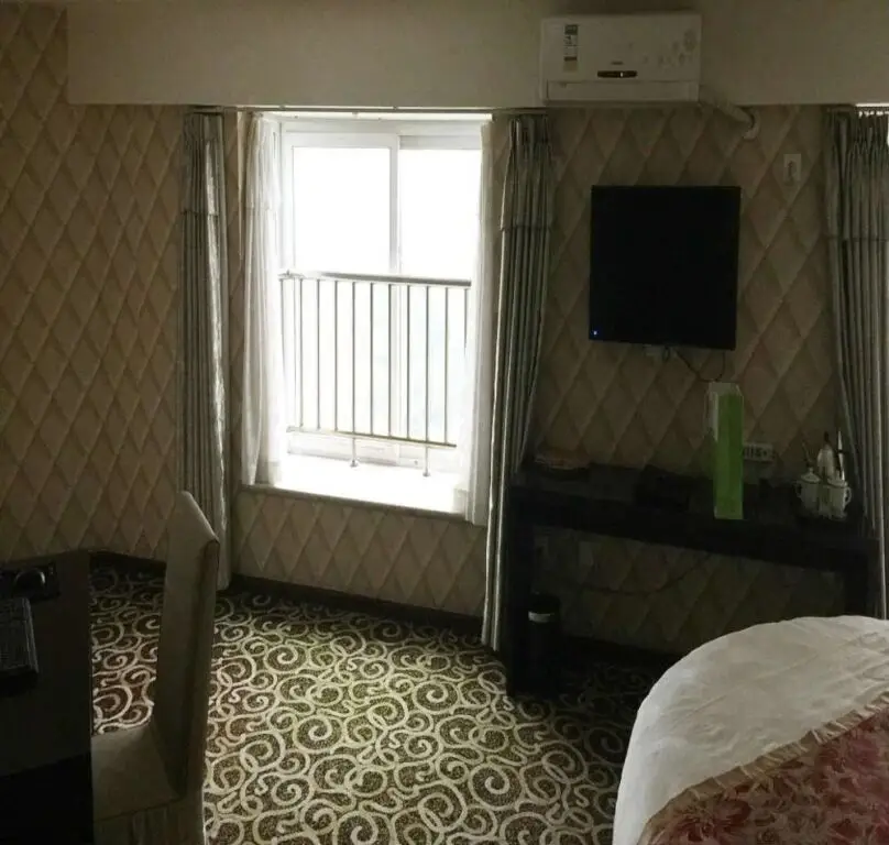 Zunhuang Holzd Ay Hotel — фото 1