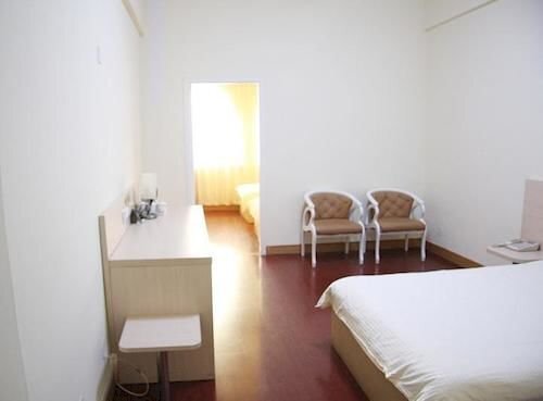 Далянь: Yijia Express Hotel
