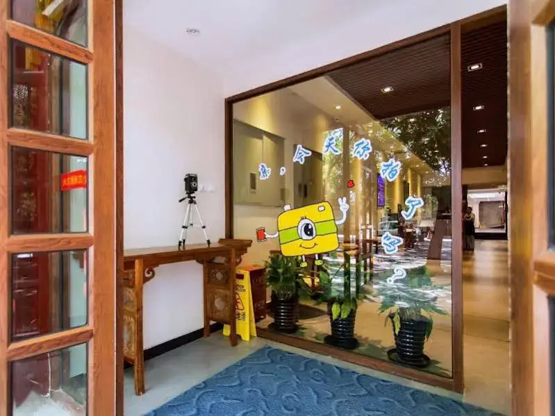 Пекин: Golden Dragon Hotel
