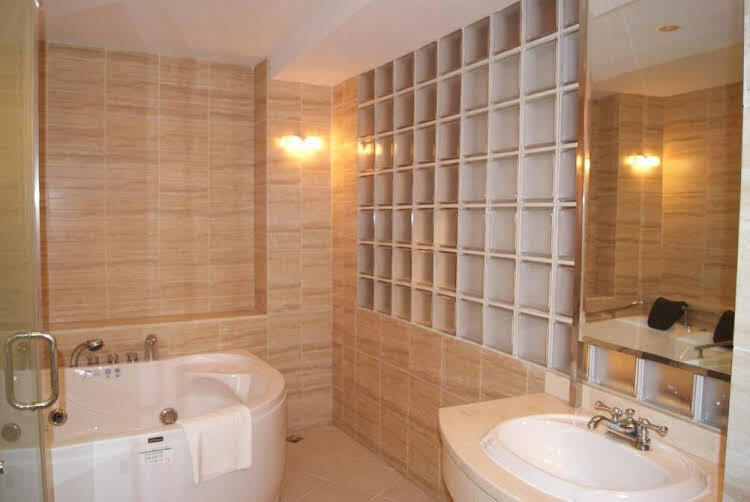 Шанхай: Wave Resort Hotel