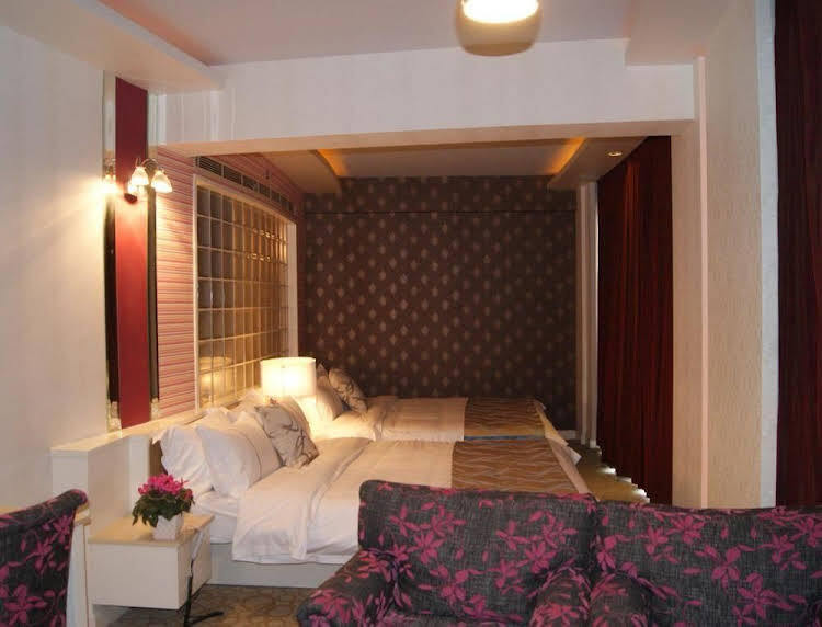 Шанхай: Wave Resort Hotel