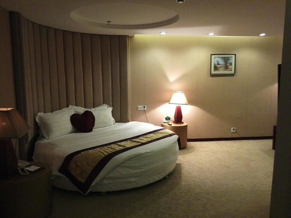 Grand Kingdom Hotel (Guangzhou Metro Huadu Square) — фото 1