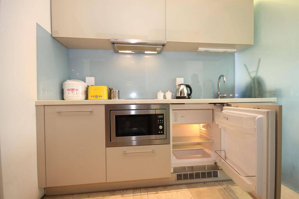 Пекин: Rich & Young Seasons Park Service Apartment