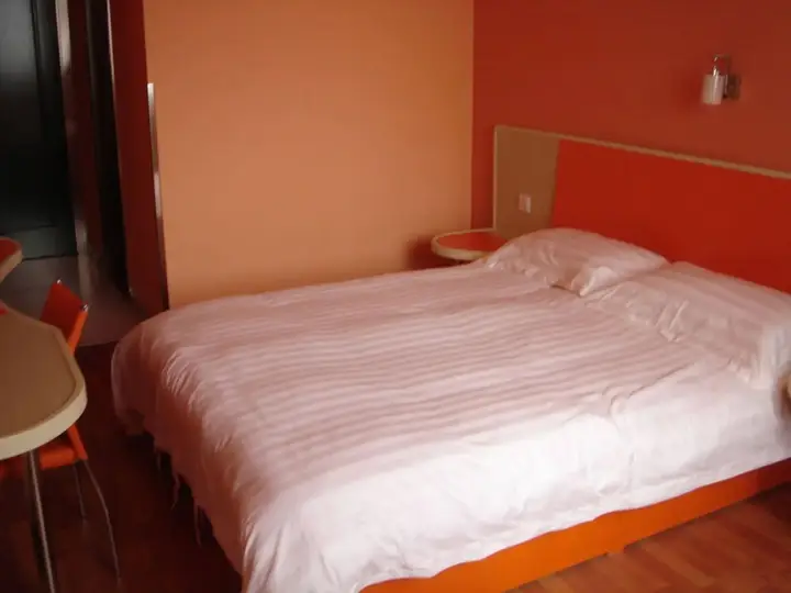 Шанхай: Motel168 Shanghai North Xizang Road Inn