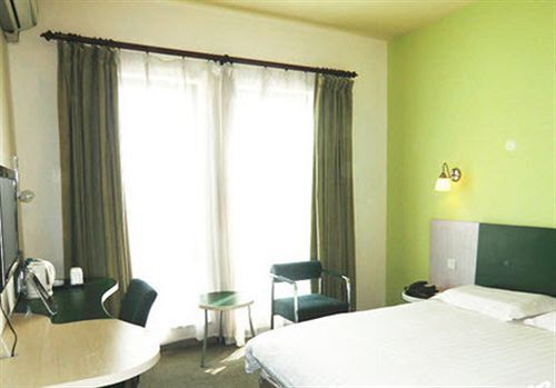 Motel 168 Shanghai Pudong Airport Hunan Avenue Nanhui Branch — фото 1