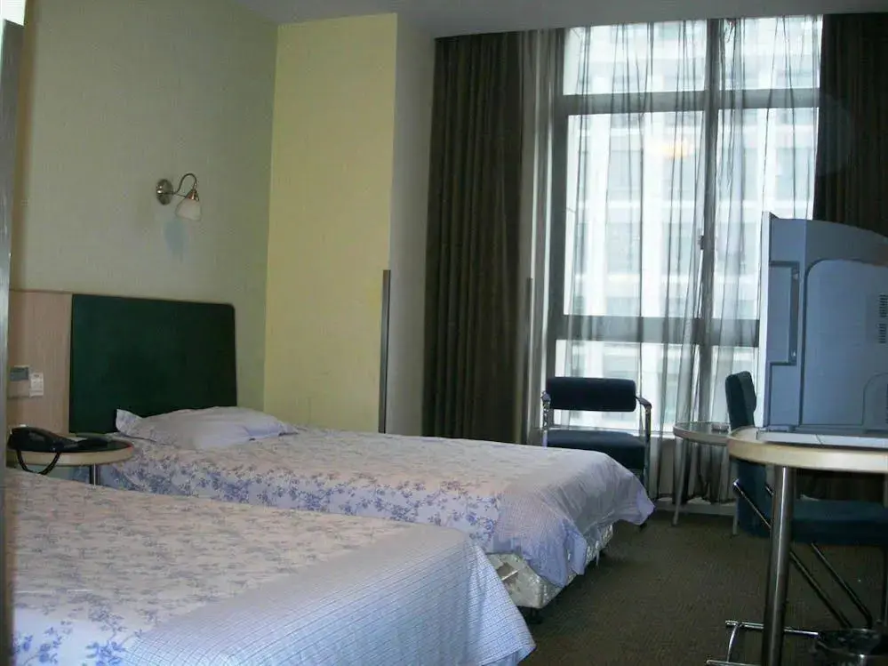 Шанхай: Motel 168 (Shanghai Hongqiao Hub, Qixin Road Metro Station)