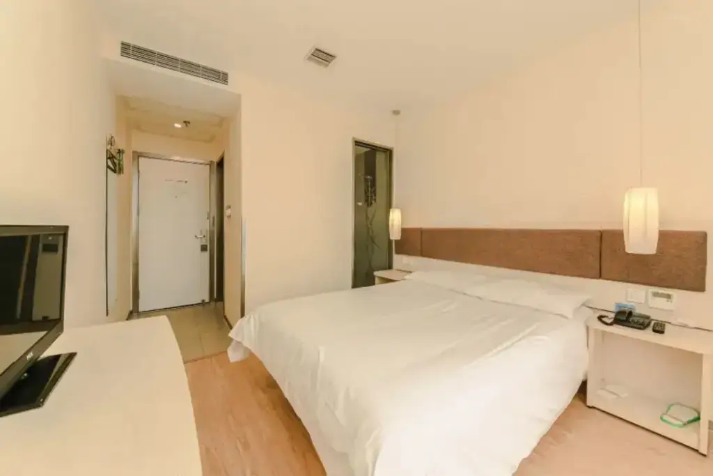 Шанхай: Motel 168 (Shanghai Hongqiao Hub, Qixin Road Metro Station)