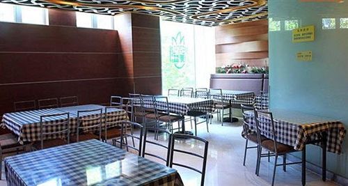 Шанхай: Home Inn Selected Shanghai Dahua Xincun Road Subway Station