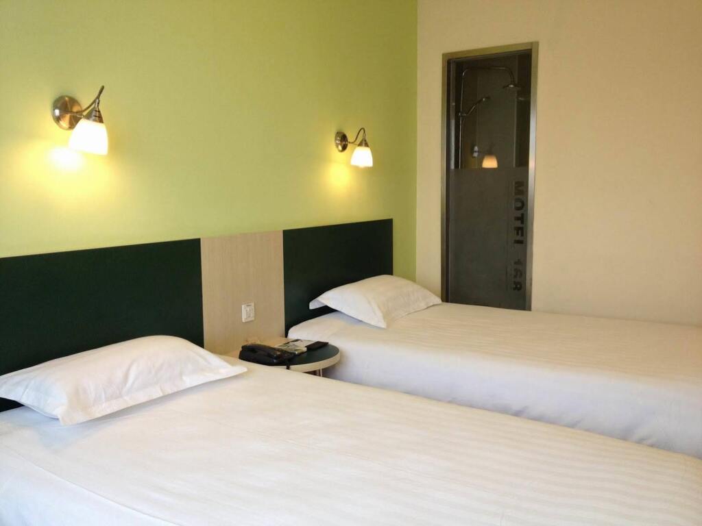 Шанхай: Home Inn Selected Shanghai Dahua Xincun Road Subway Station