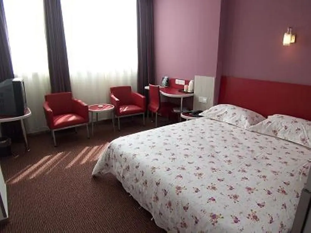 Шанхай: Home Inn Selected Shanghai Dahua Xincun Road Subway Station