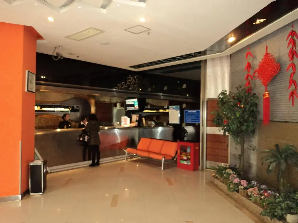 Шанхай: Home Inn Selected Shanghai Dahua Xincun Road Subway Station