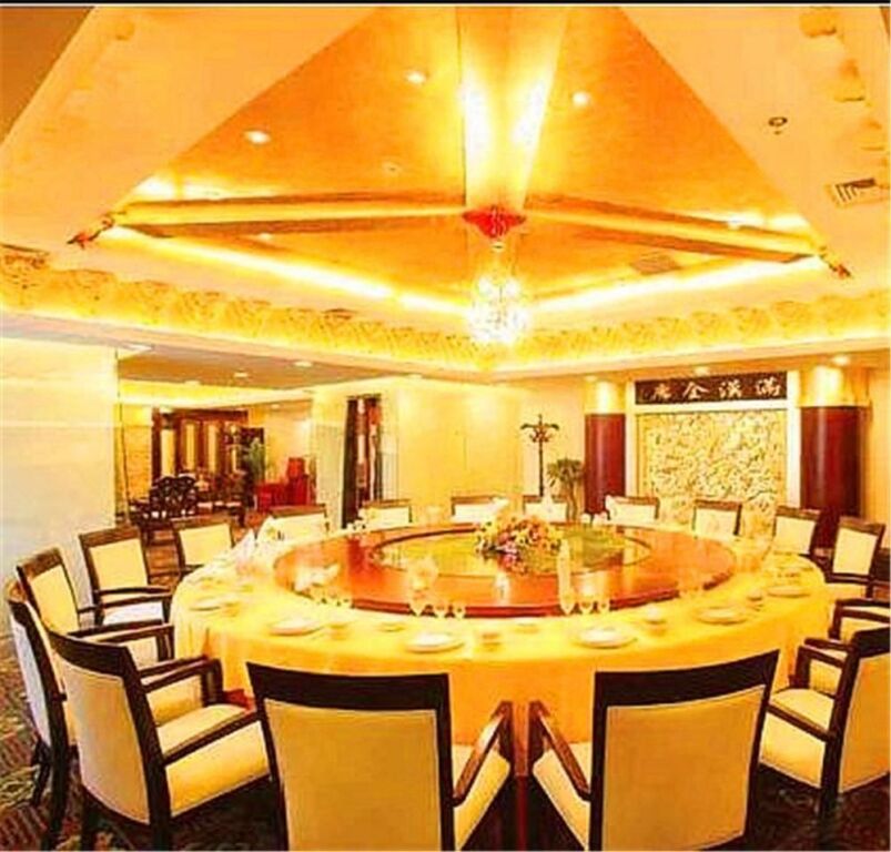 Chengde Tianbao Holiday Hotel — фото 1