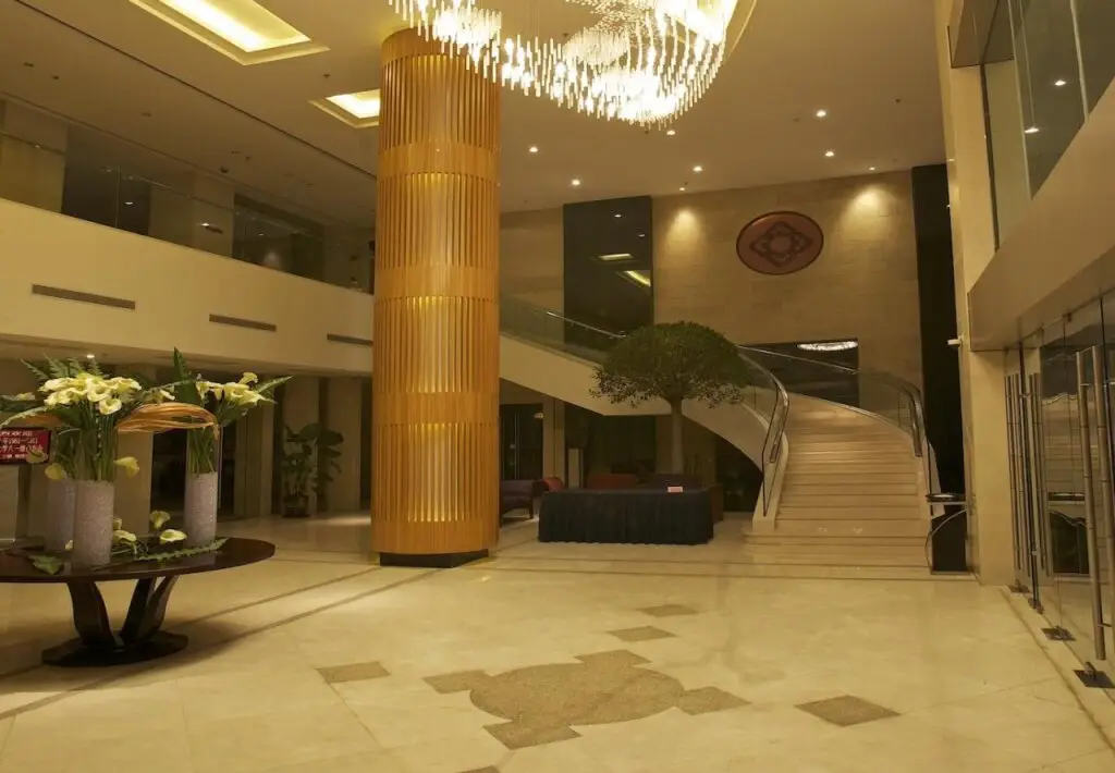 Шанхай: SHANGHAIGUANGFULINHOTL