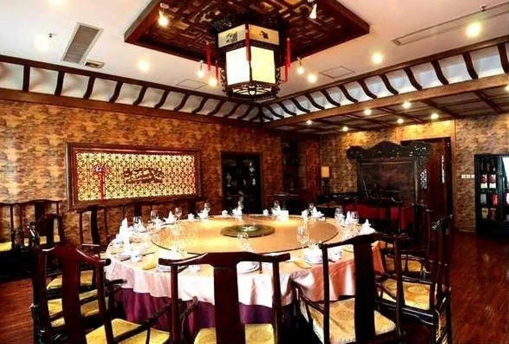 Цзинань: Shandong International Hotel (Jinan Quancheng Square Daming Lake Branch)