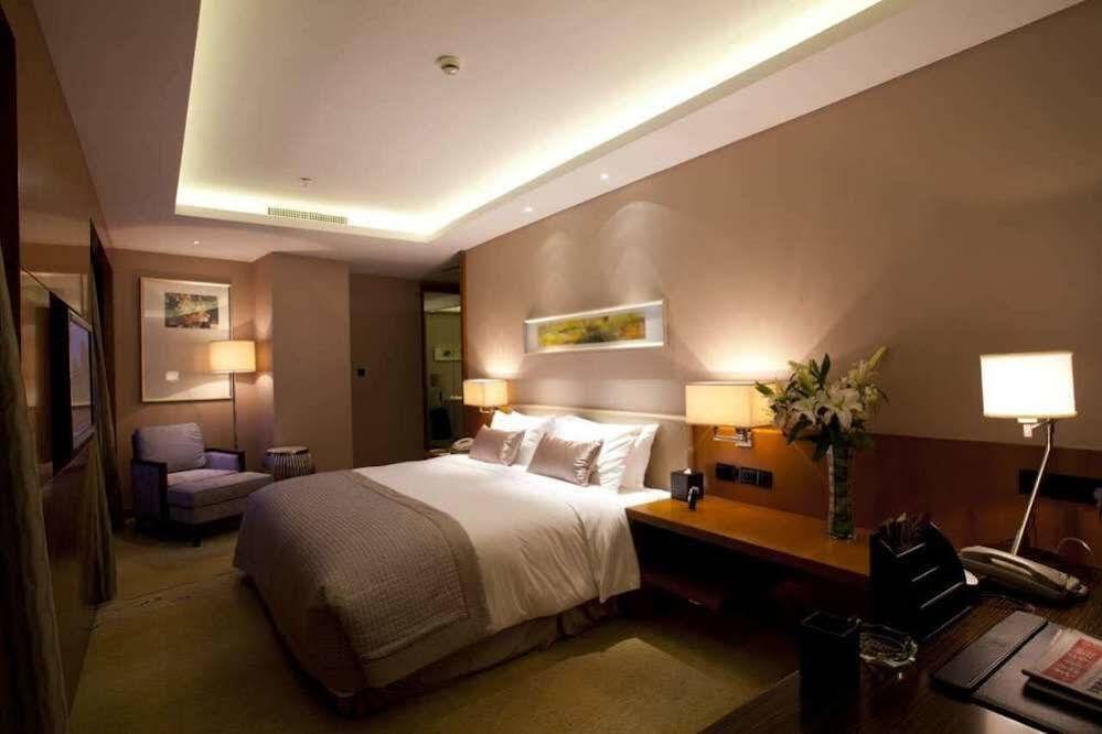 Циндао: Qingdao Celebrity Hotel