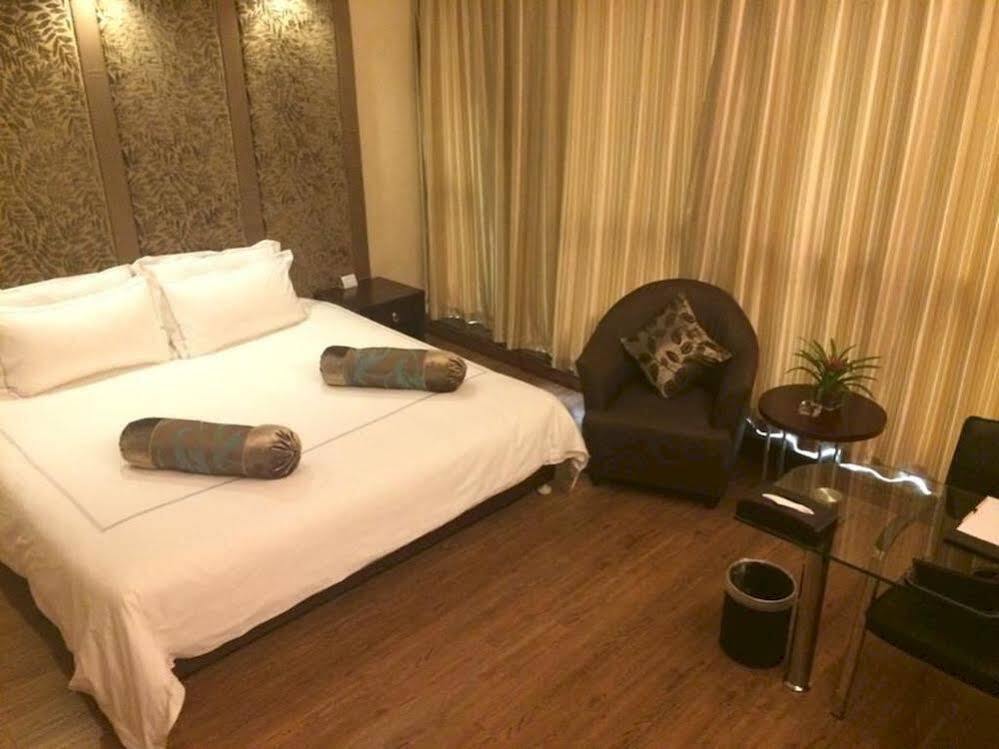 Шанхай: Shanghai Feel Town Hotel