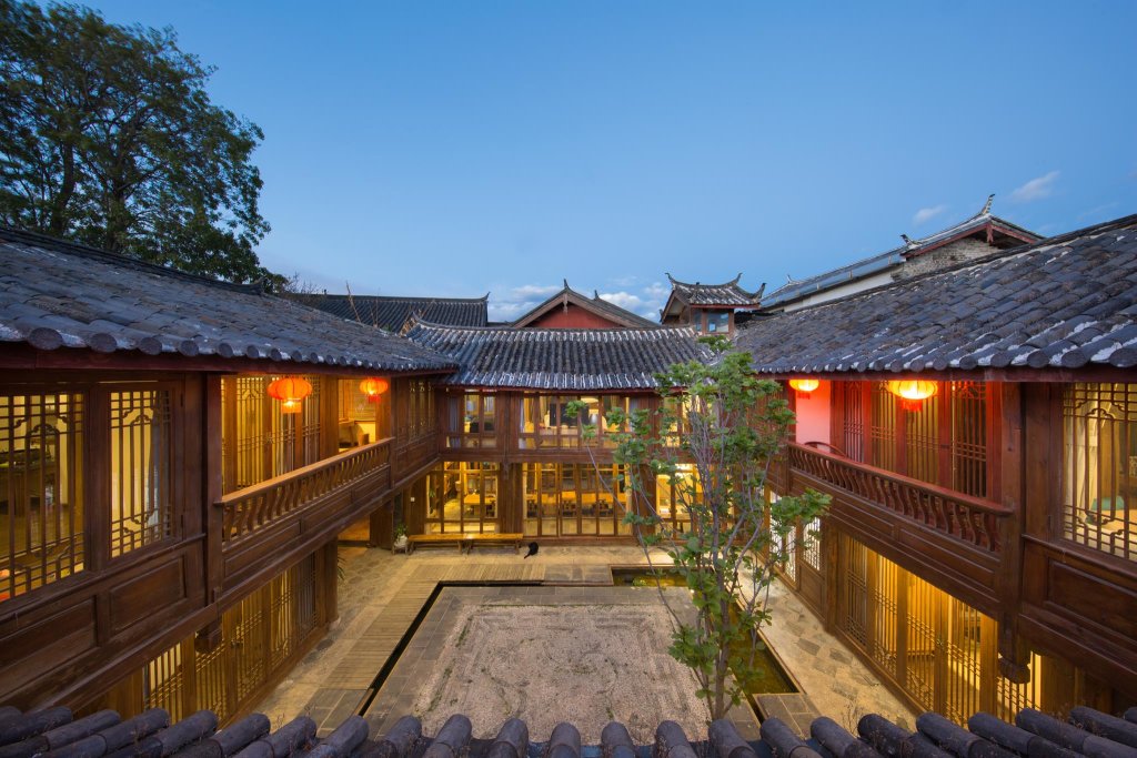 Lijiang Banxicaotang Inn — фото 1