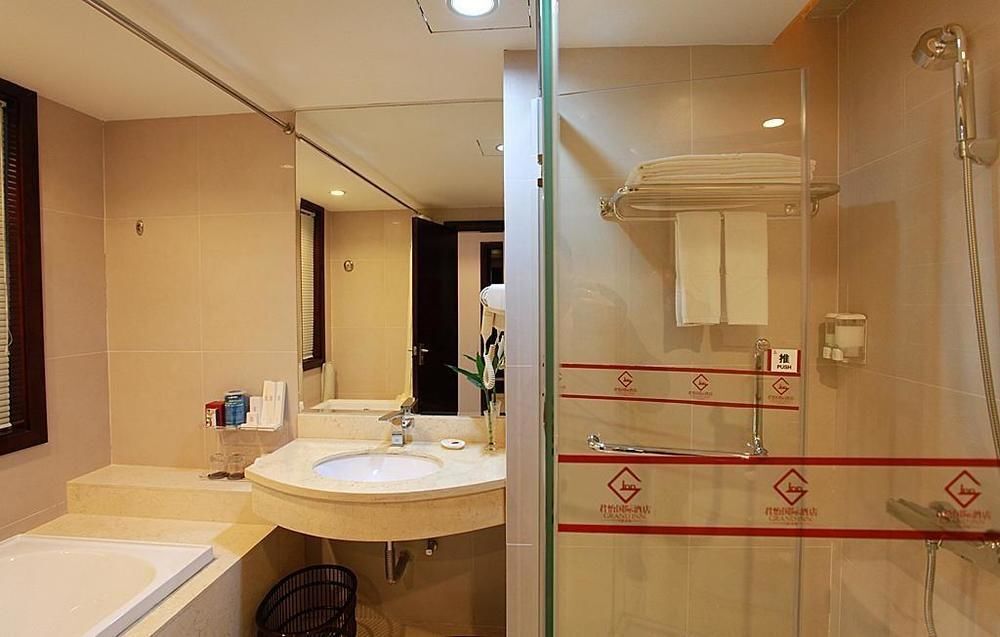 Чжухай: Zhuhai Junyi International Hotel (Sports Center store)