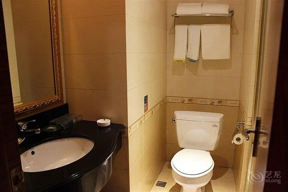Шэньчжэнь: City Convenient Hotel Longhua Subway Station