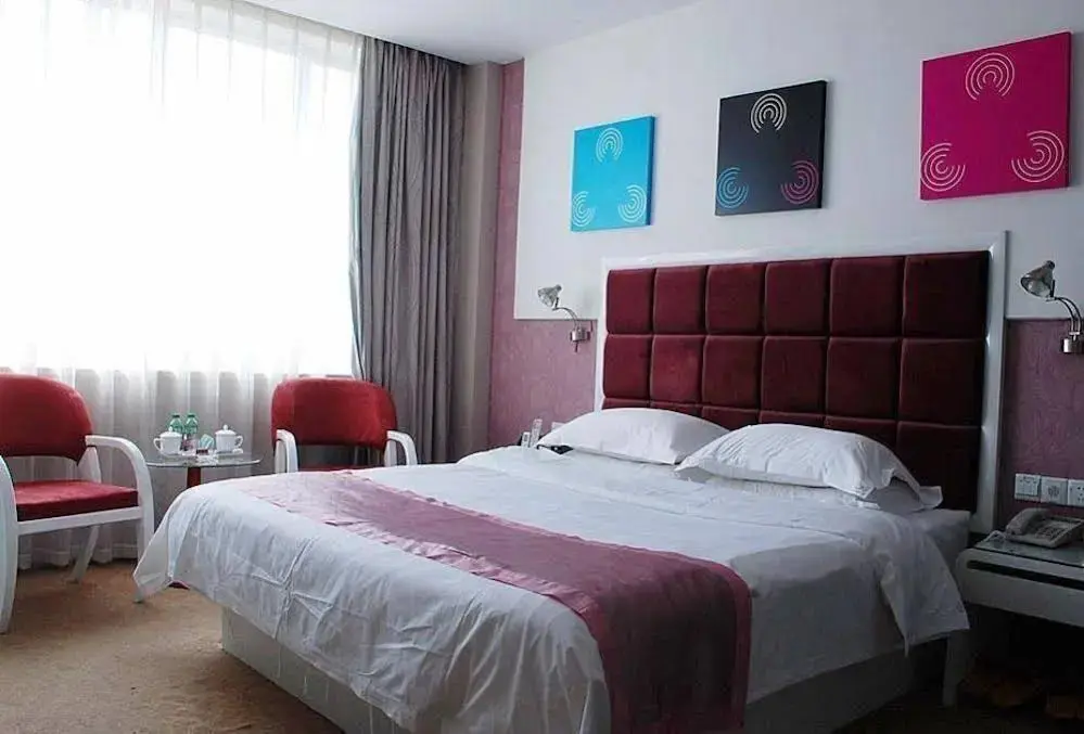 Сяньнин: Tianlun Huangchao Fashion Hotel