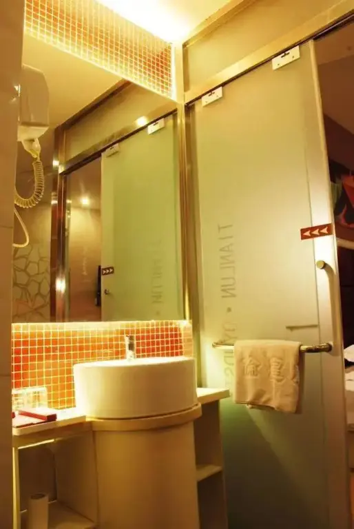 Сяньнин: Tianlun Huangchao Fashion Hotel