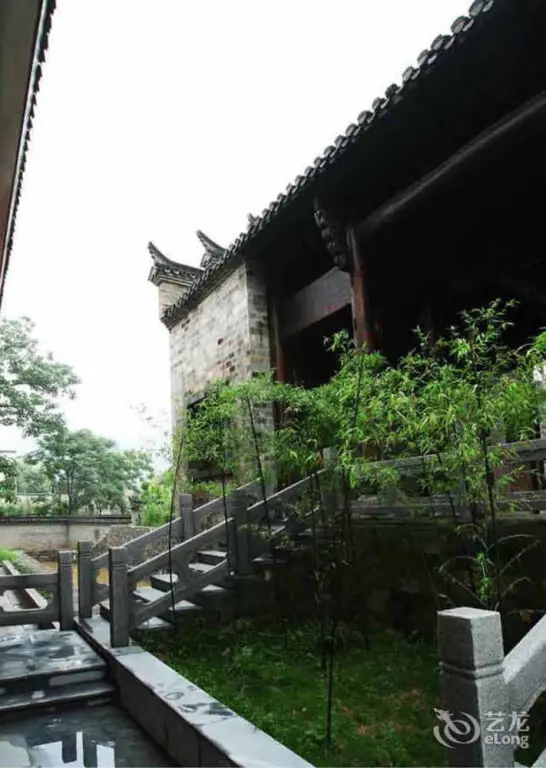 Хуаншань: By The Peach Blossom Pool Holiday Hotel