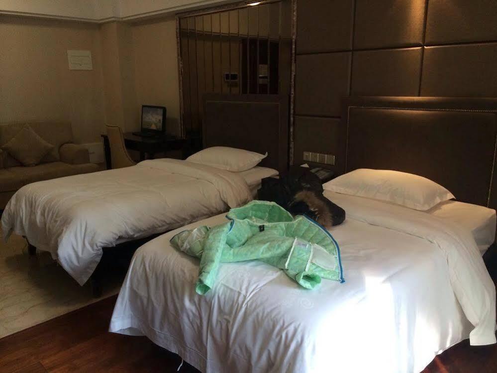 Фошань: Private Enjoy Home Apartment