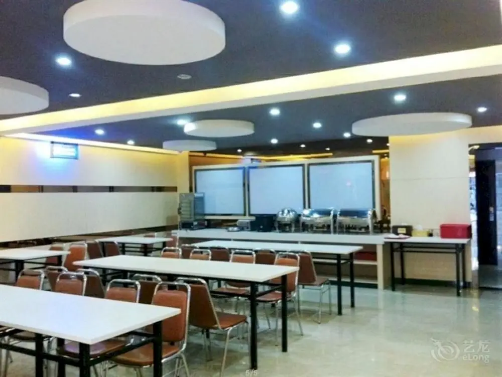 Наньтун: Junyi Hotel