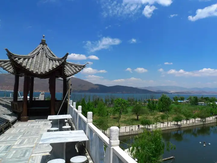 Дали: Dali Wanghaiting Inn